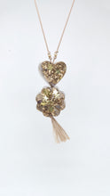 Afbeelding in Gallery-weergave laden, Heart flower pendant
