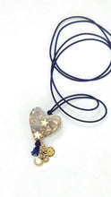 Afbeelding in Gallery-weergave laden, Heart pendant with lotus &amp; ohm
